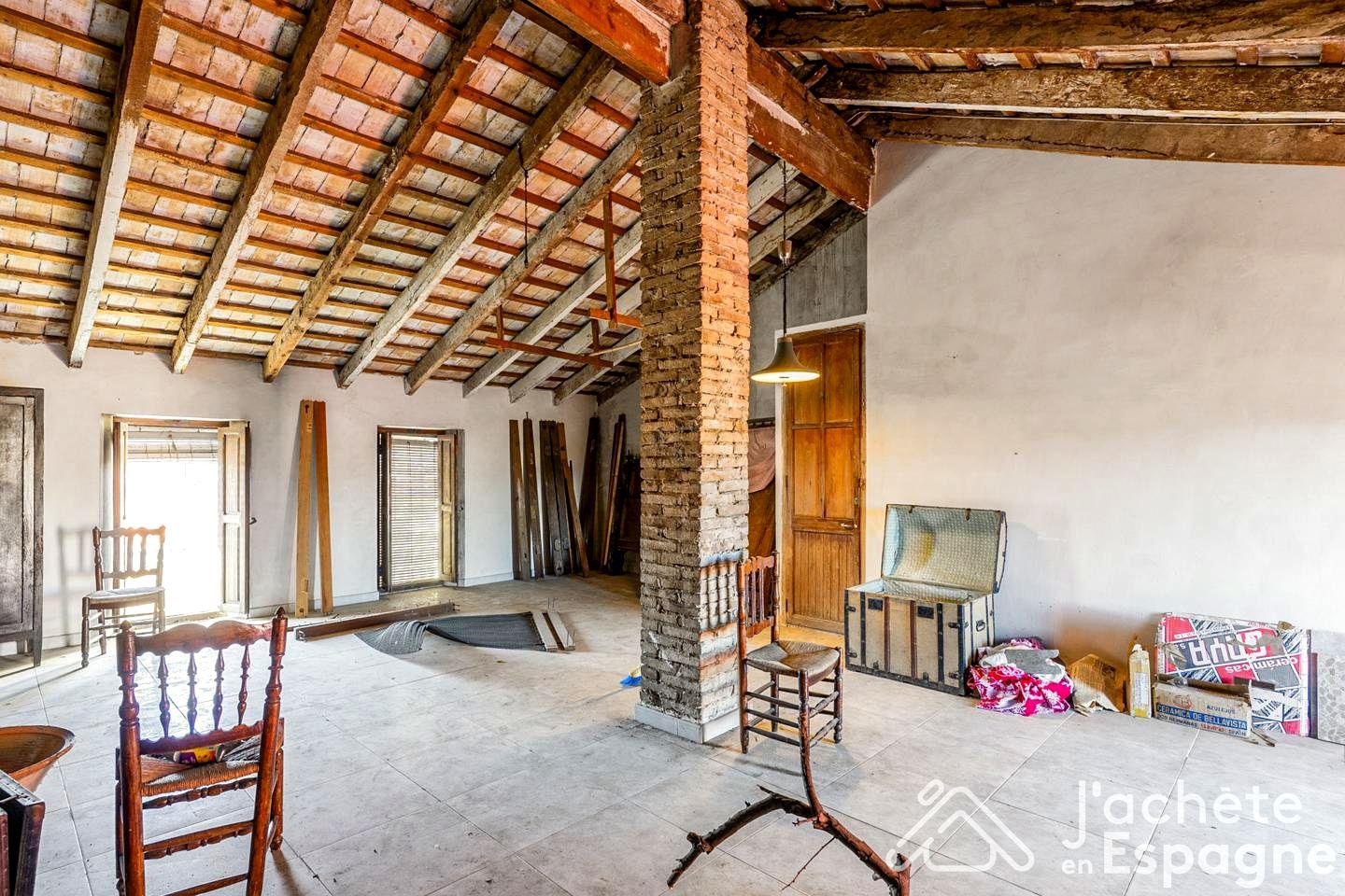 Villa for Sale in La Pobla Llarga