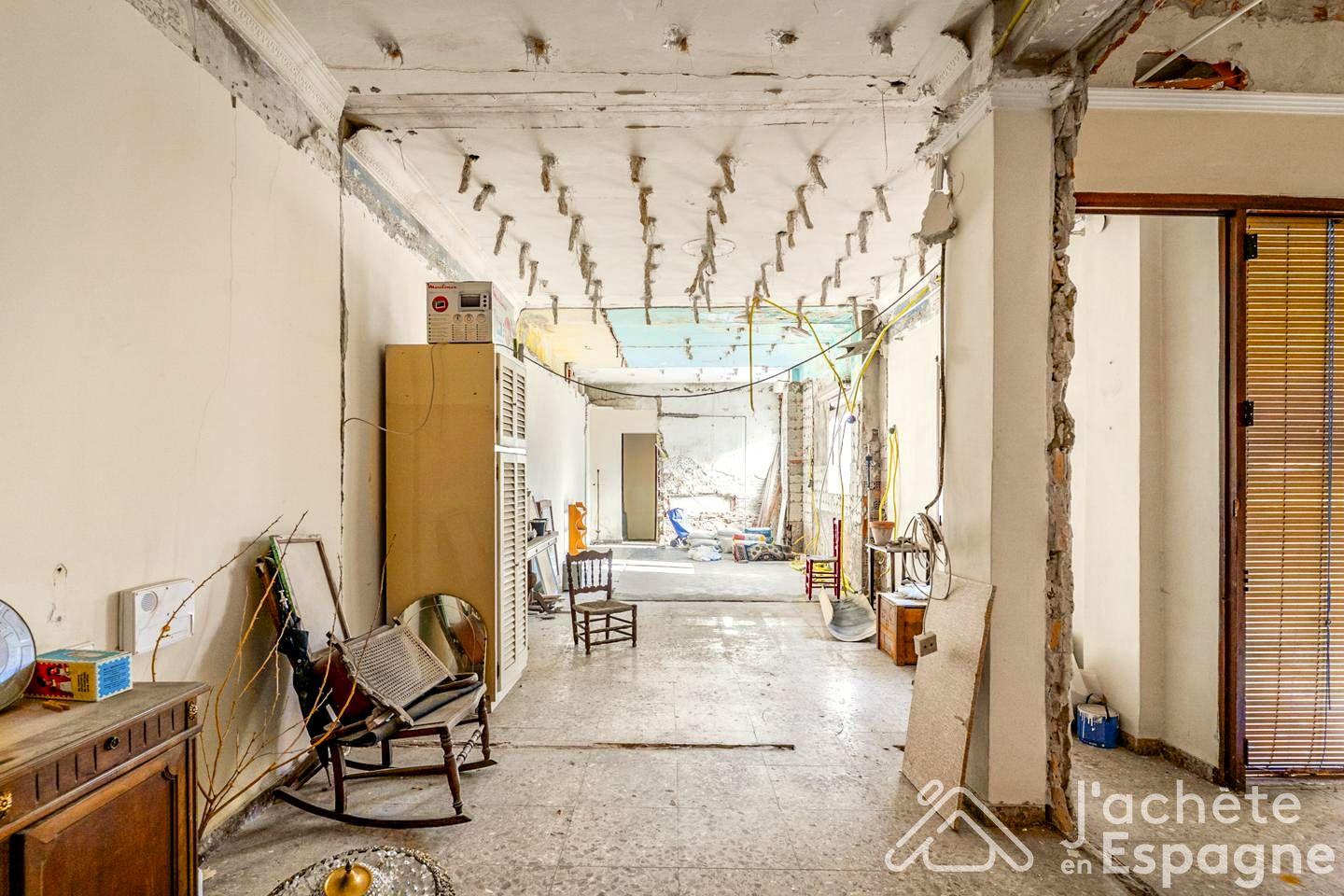 Villa for Sale in La Pobla Llarga