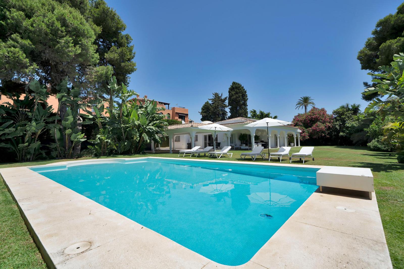 Villa for Rent in Estepona