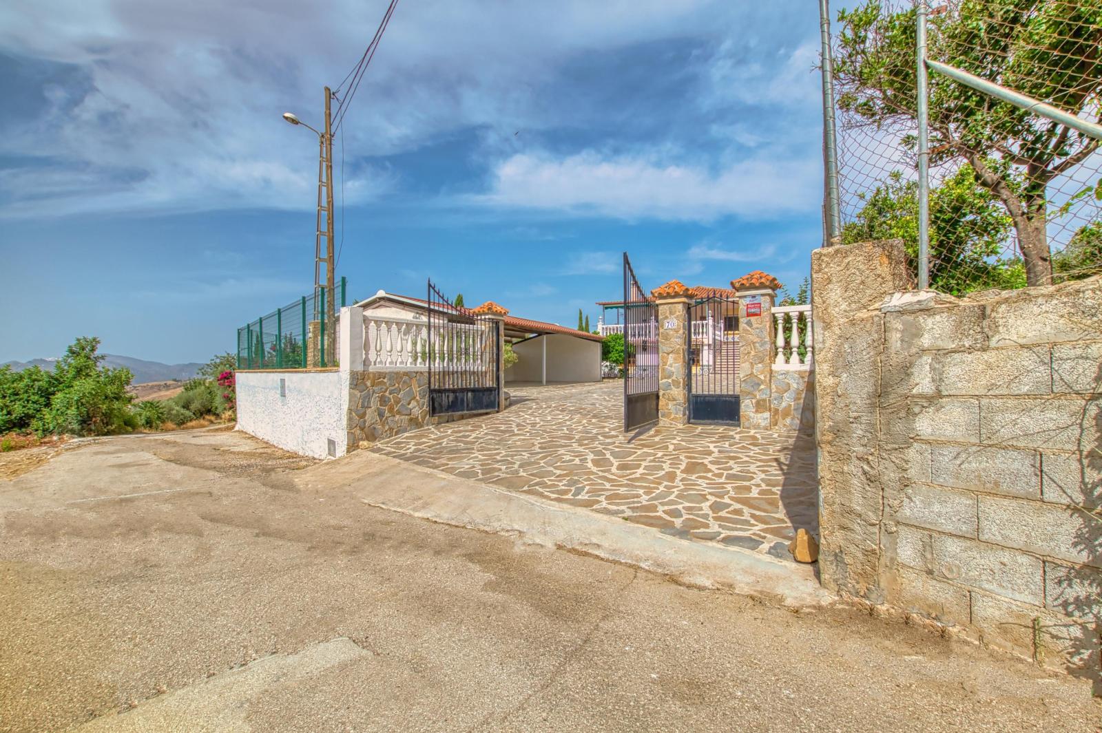 Villa for Sale in Periana