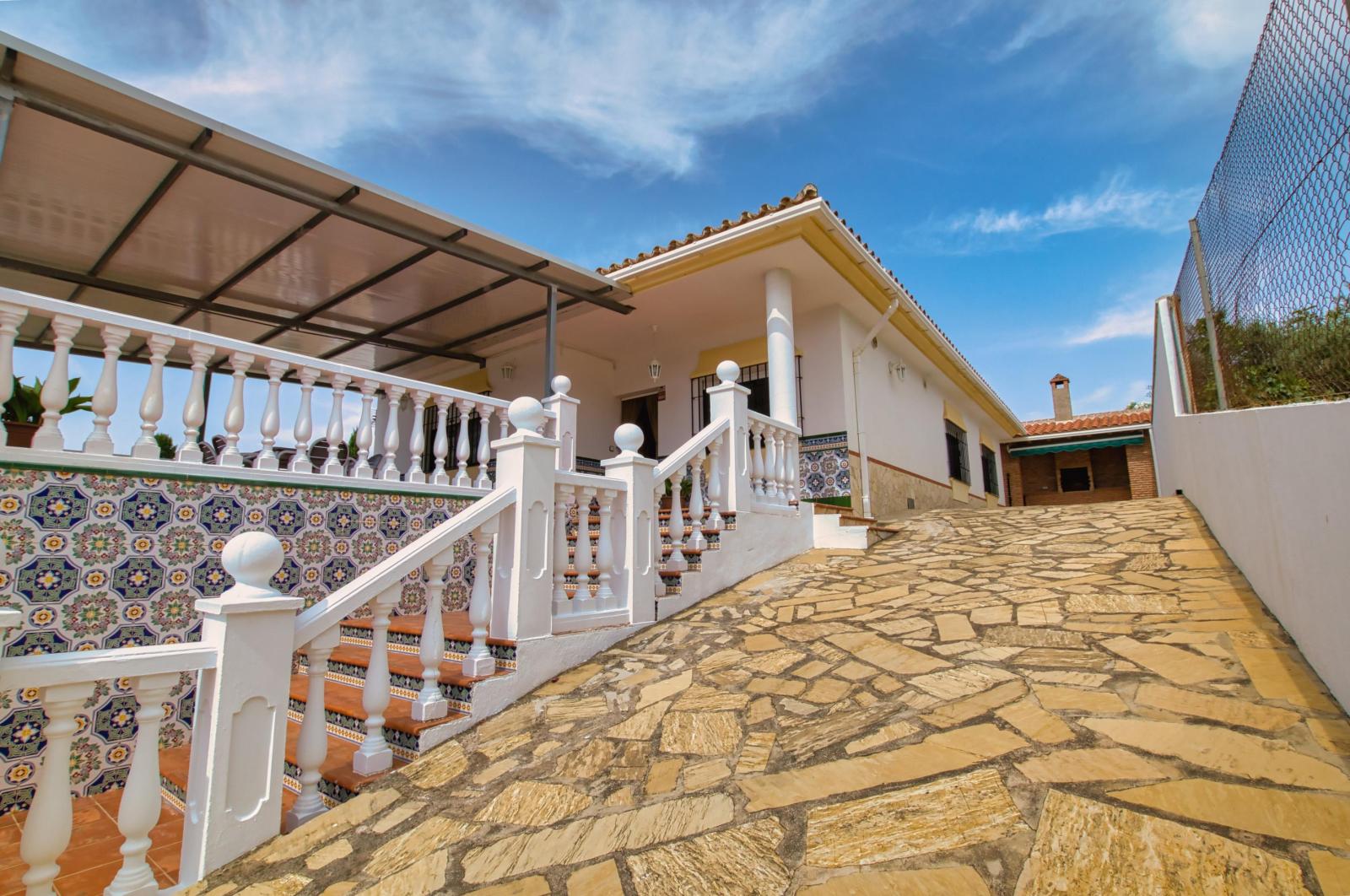 Villa for Sale in Periana