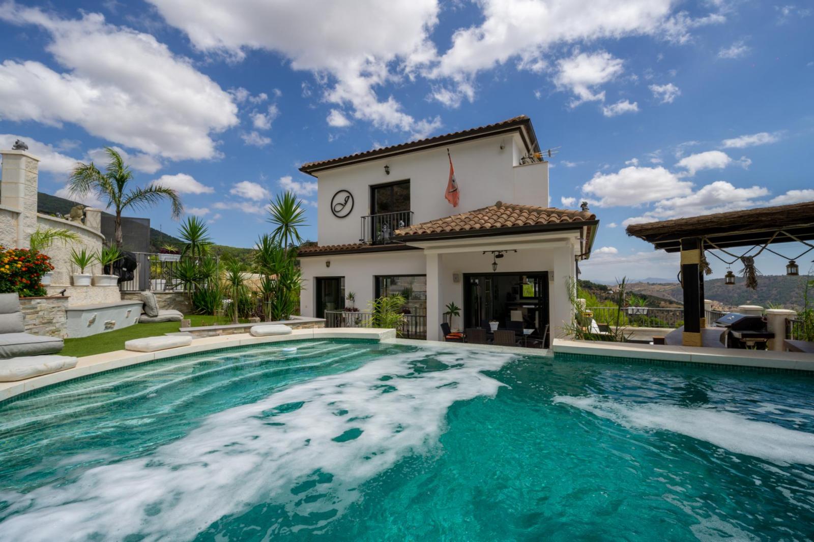 Villa for Sale in Casarabonela