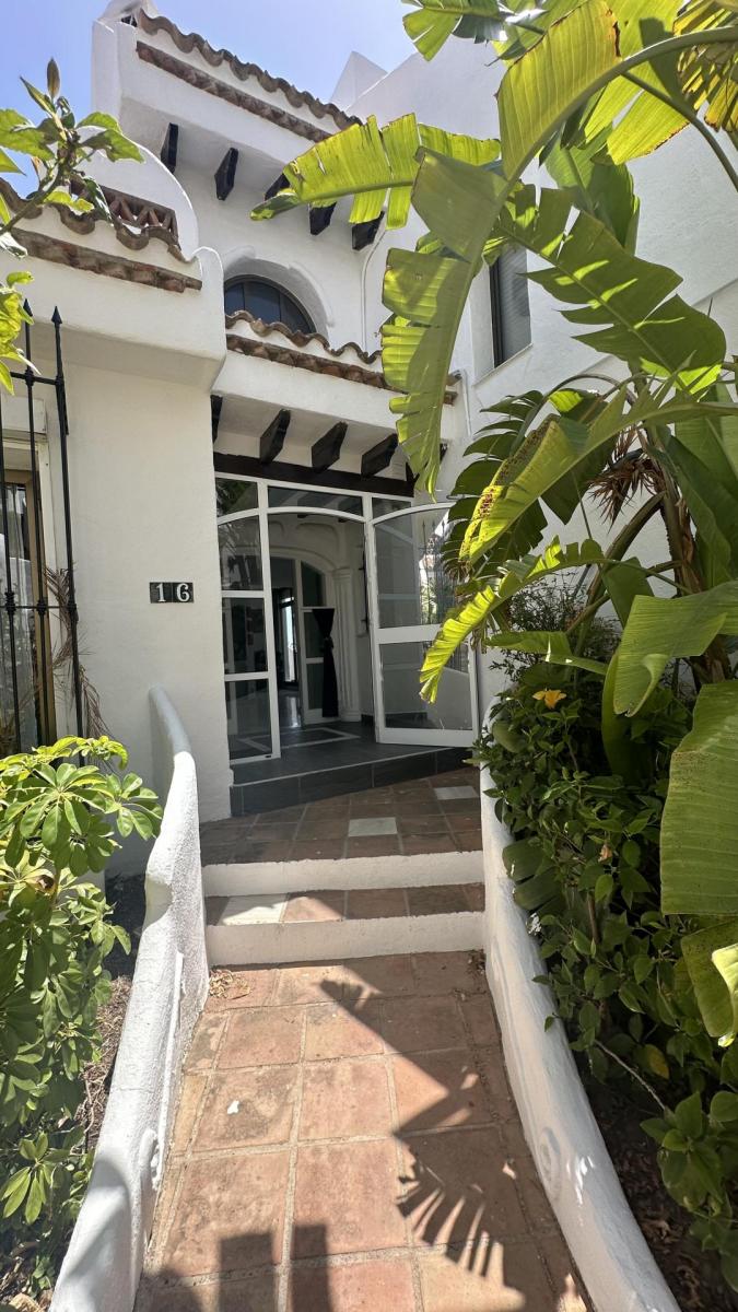 Semi-detached House for Rent in Benalmádena