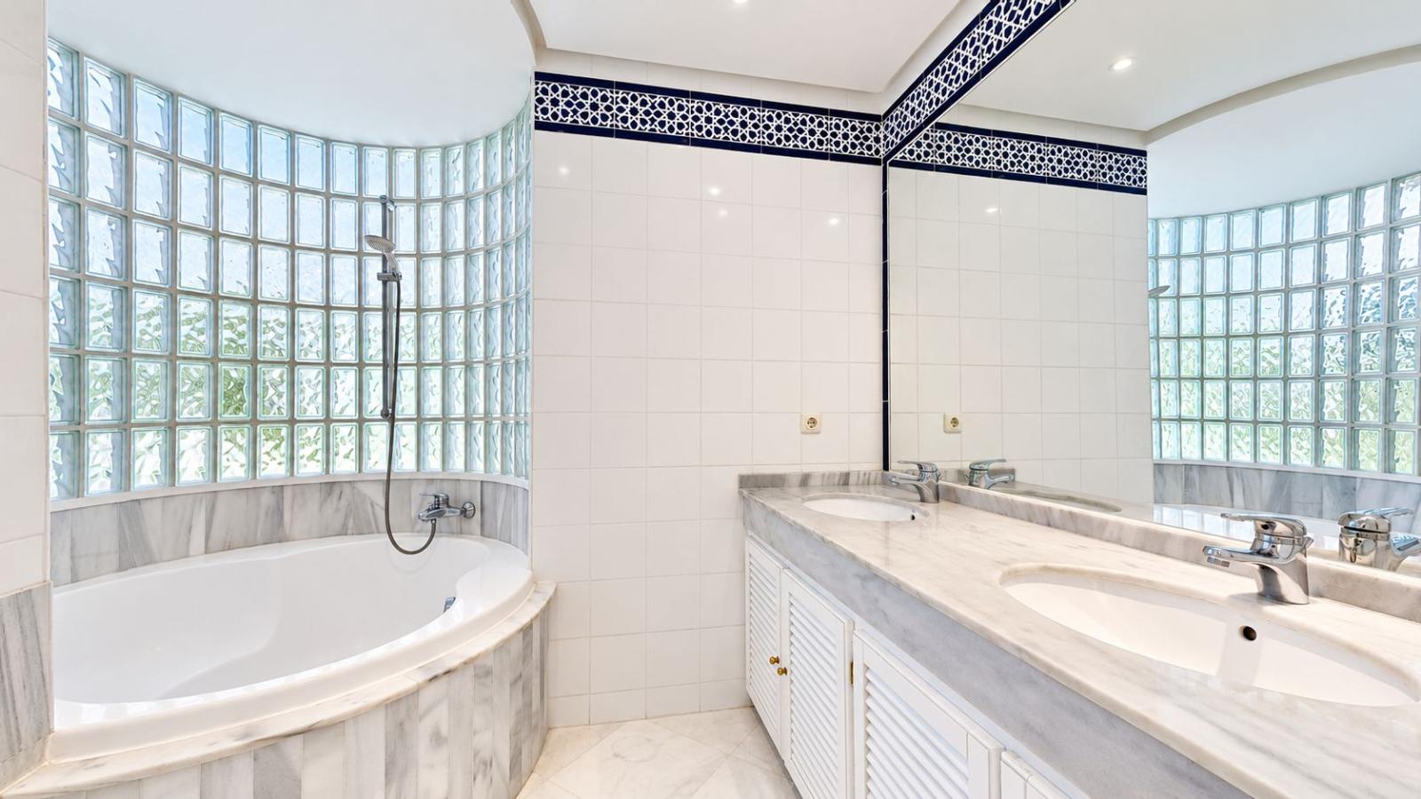 Apartment for Sale in Ojén