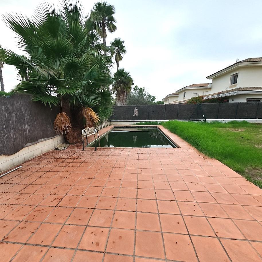 Villa for Sale in Chiclana de la Frontera