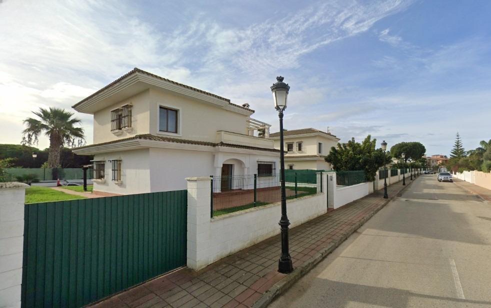 Villa for Sale in Chiclana de la Frontera