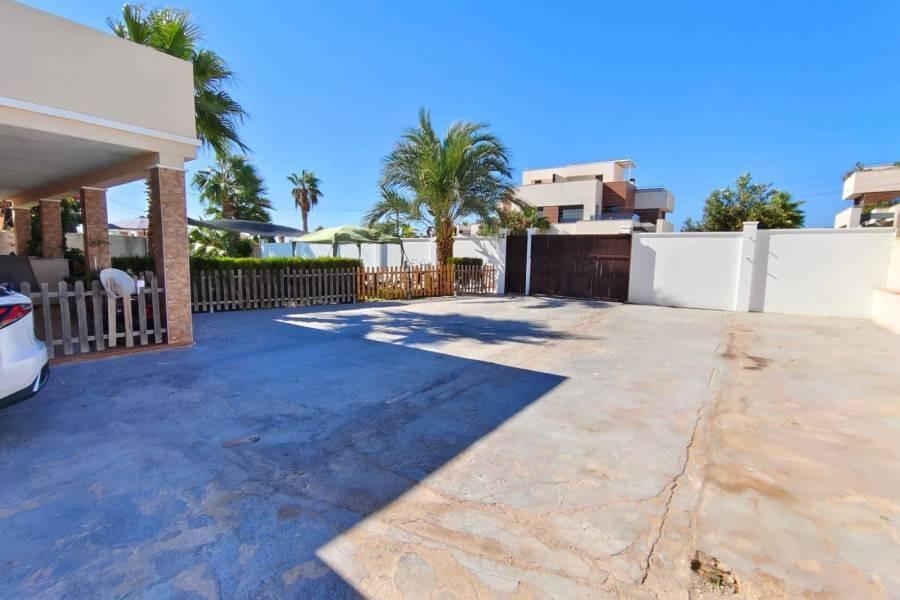 Chalet for Sale in Torrevieja