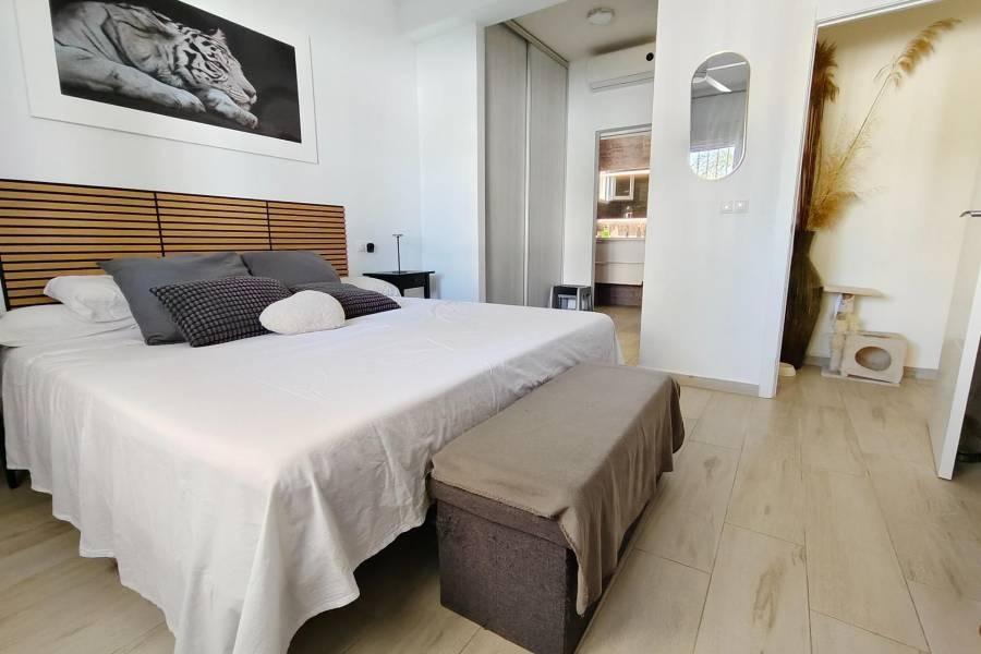 Chalet for Sale in Torrevieja