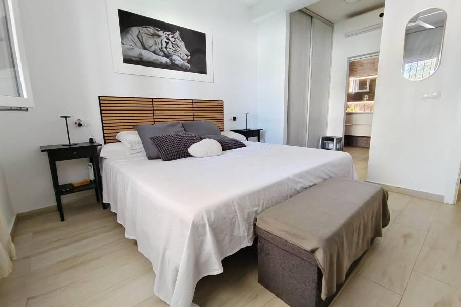 Chalet for Sale in Torrevieja