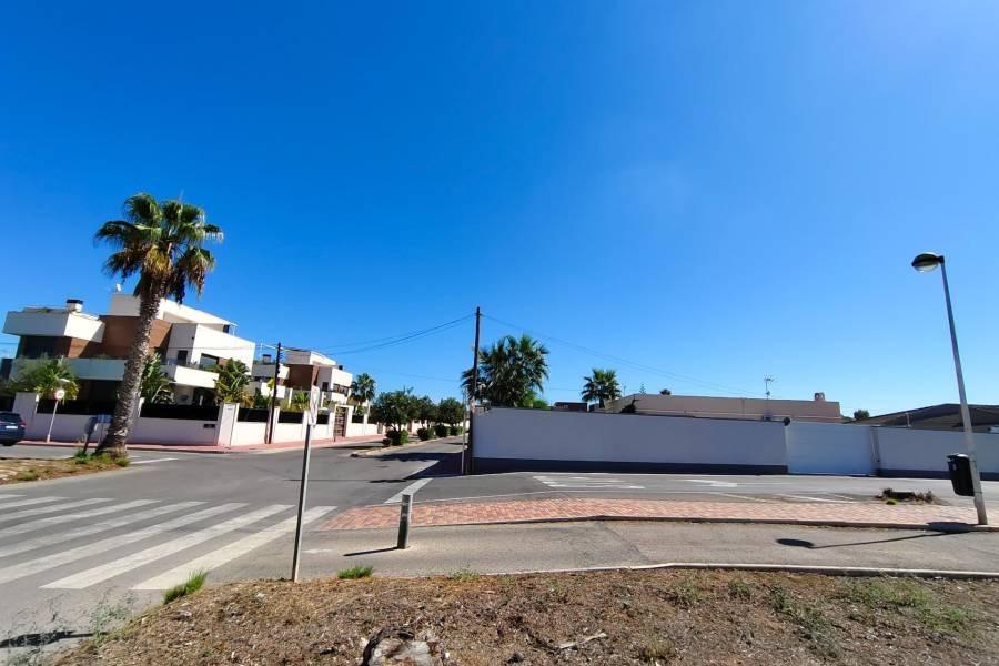 Chalet for Sale in Torrevieja