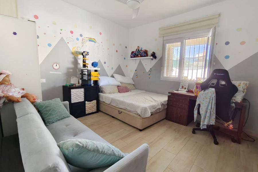 Chalet for Sale in Torrevieja