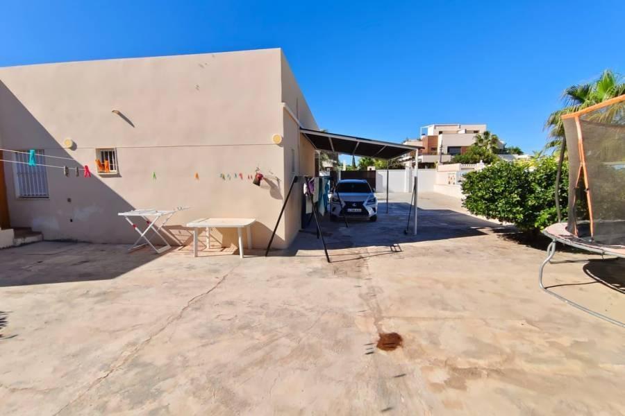 Chalet for Sale in Torrevieja