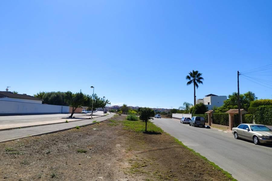 Chalet for Sale in Torrevieja
