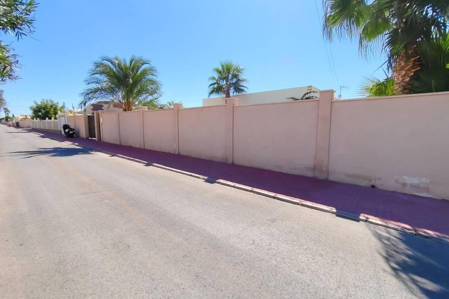 Chalet for Sale in Torrevieja