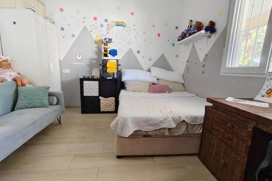 Chalet for Sale in Torrevieja