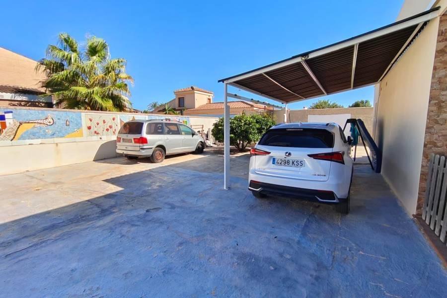 Chalet for Sale in Torrevieja