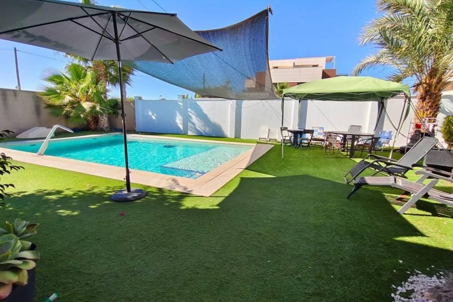 Chalet for Sale in Torrevieja
