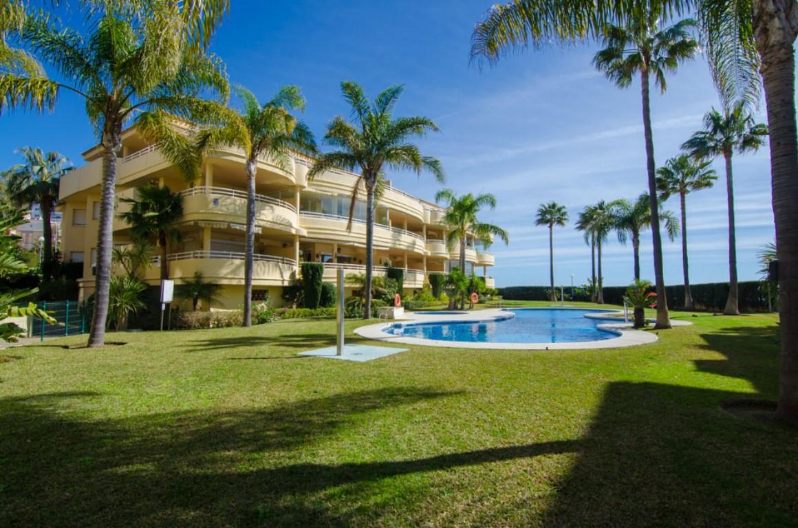 Flat for Sale in Benalmádena