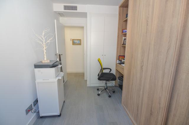 Flat for Sale in Benalmádena