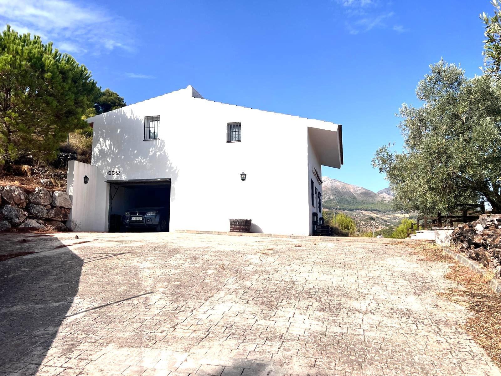 Chalet for Sale in Yunquera