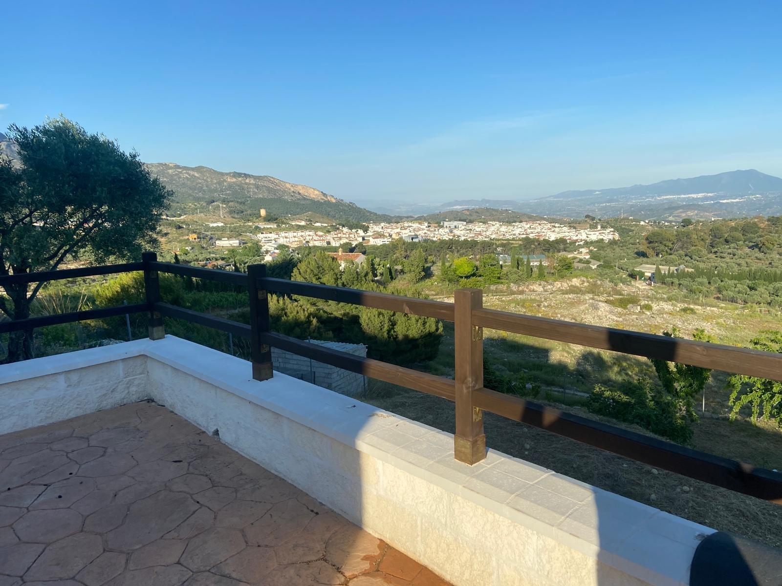 Chalet for Sale in Yunquera