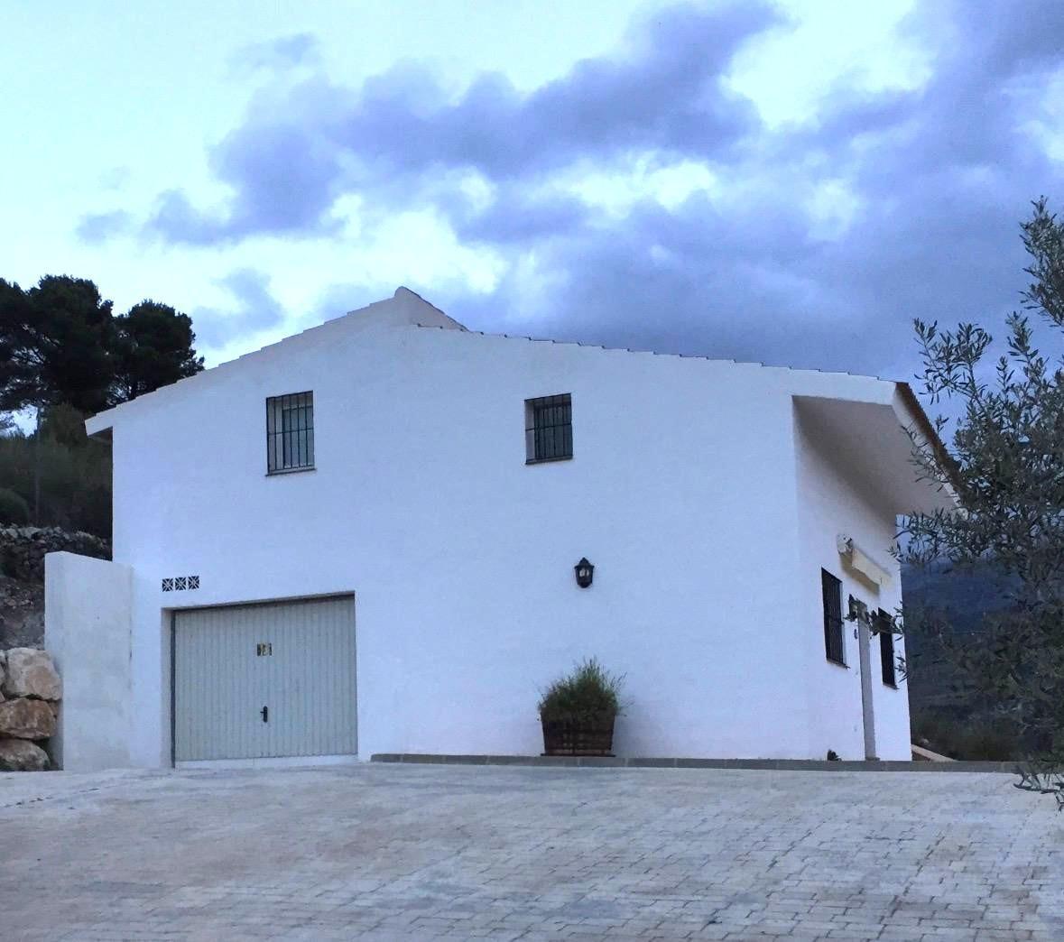 Chalet for Sale in Yunquera