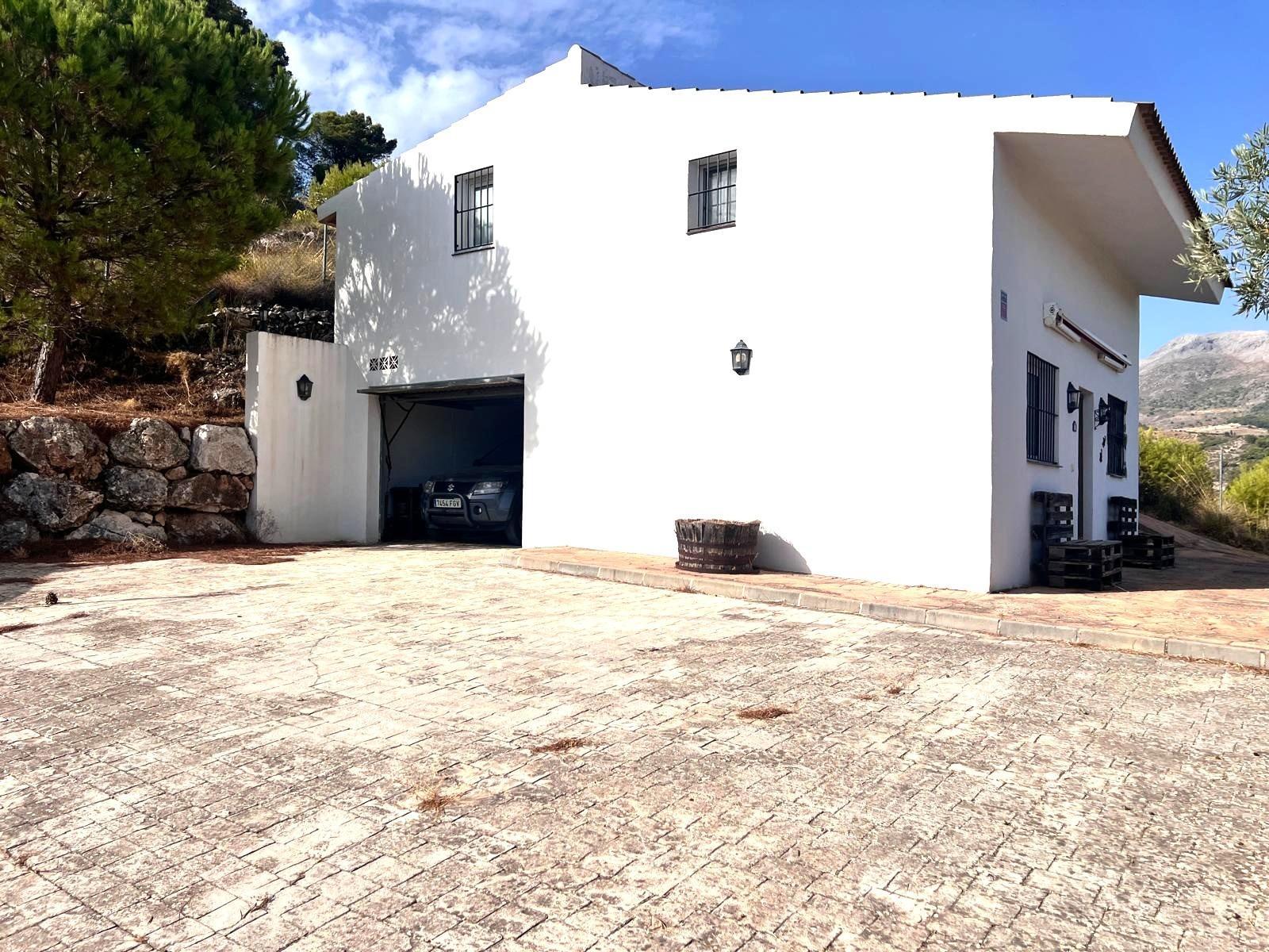 Chalet for Sale in Yunquera