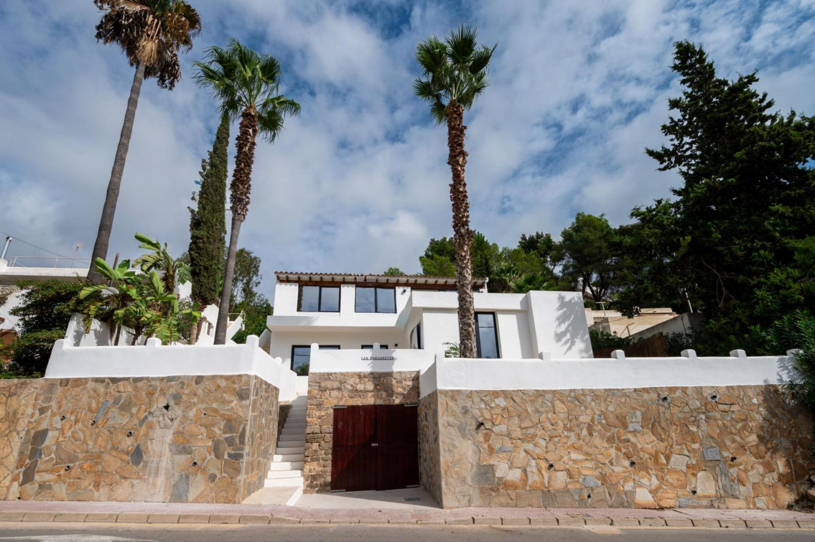 Villa for Sale in Santa Eulalia del Río