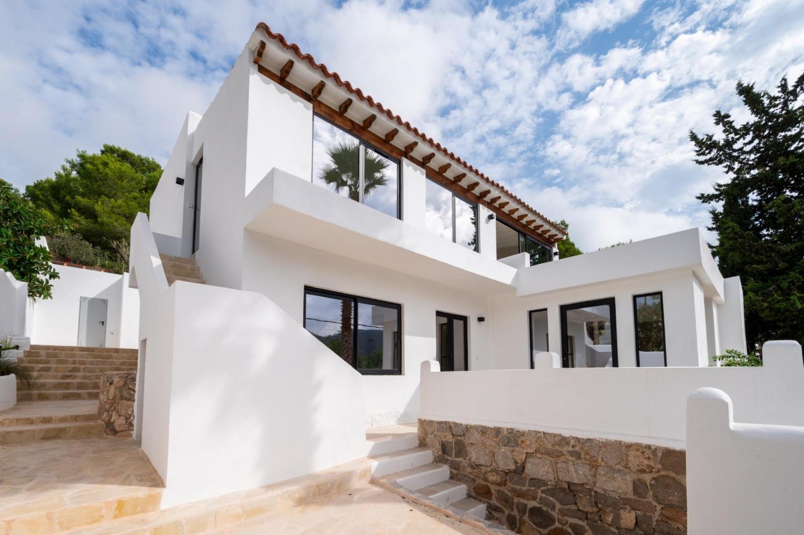 Villa for Sale in Santa Eulalia del Río