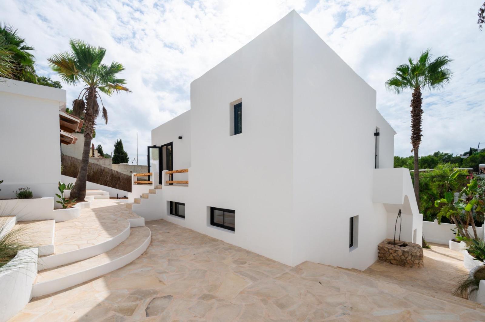 Villa for Sale in Santa Eulalia del Río