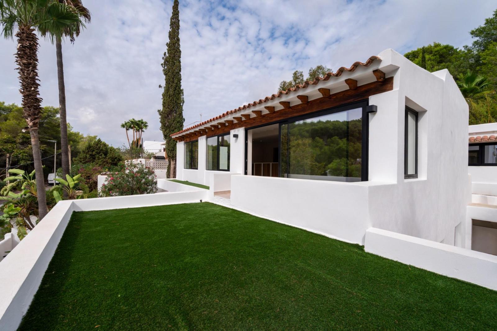 Villa for Sale in Santa Eulalia del Río
