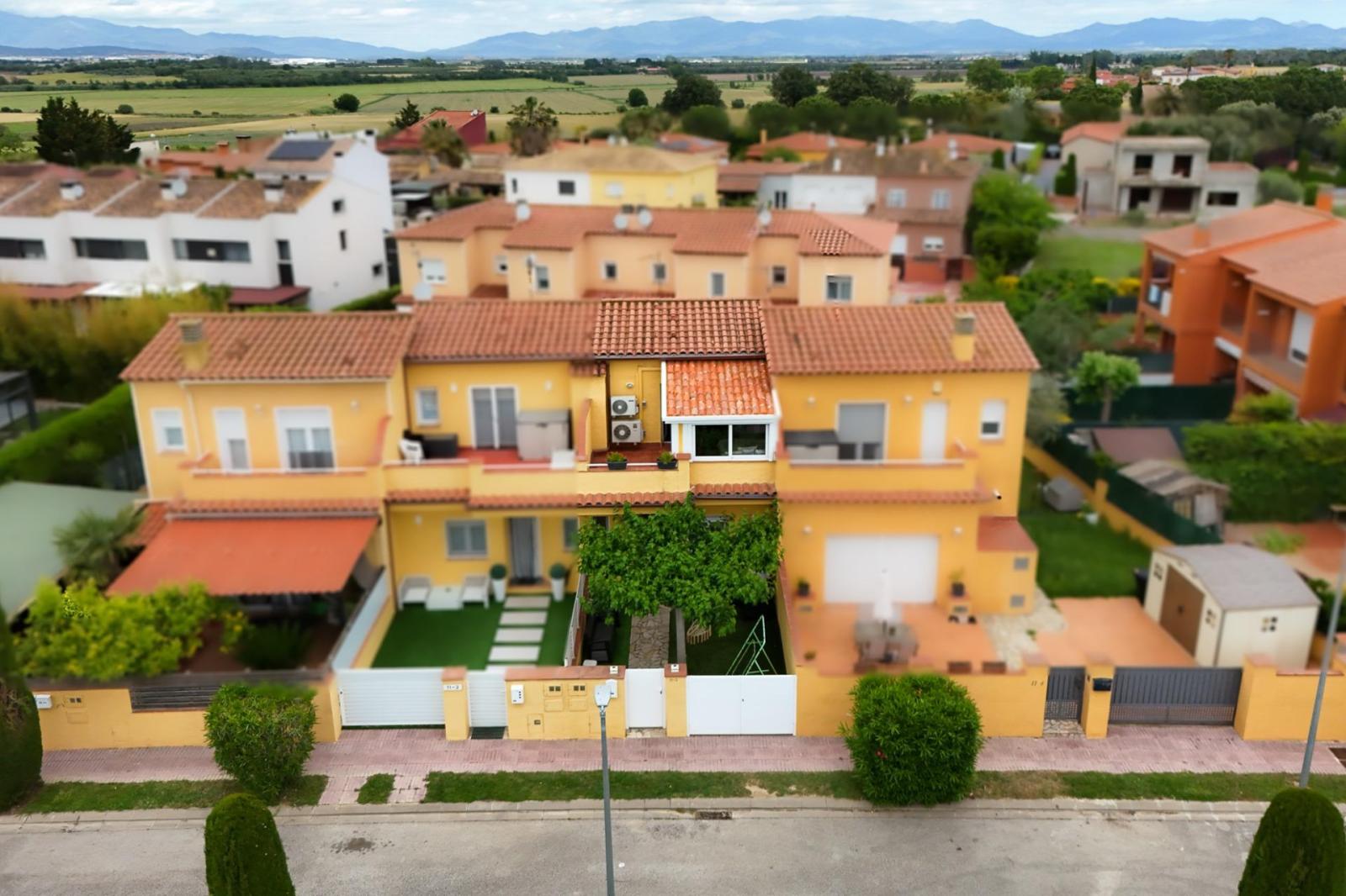 Adosado en Venta en Torroella de Fluvià