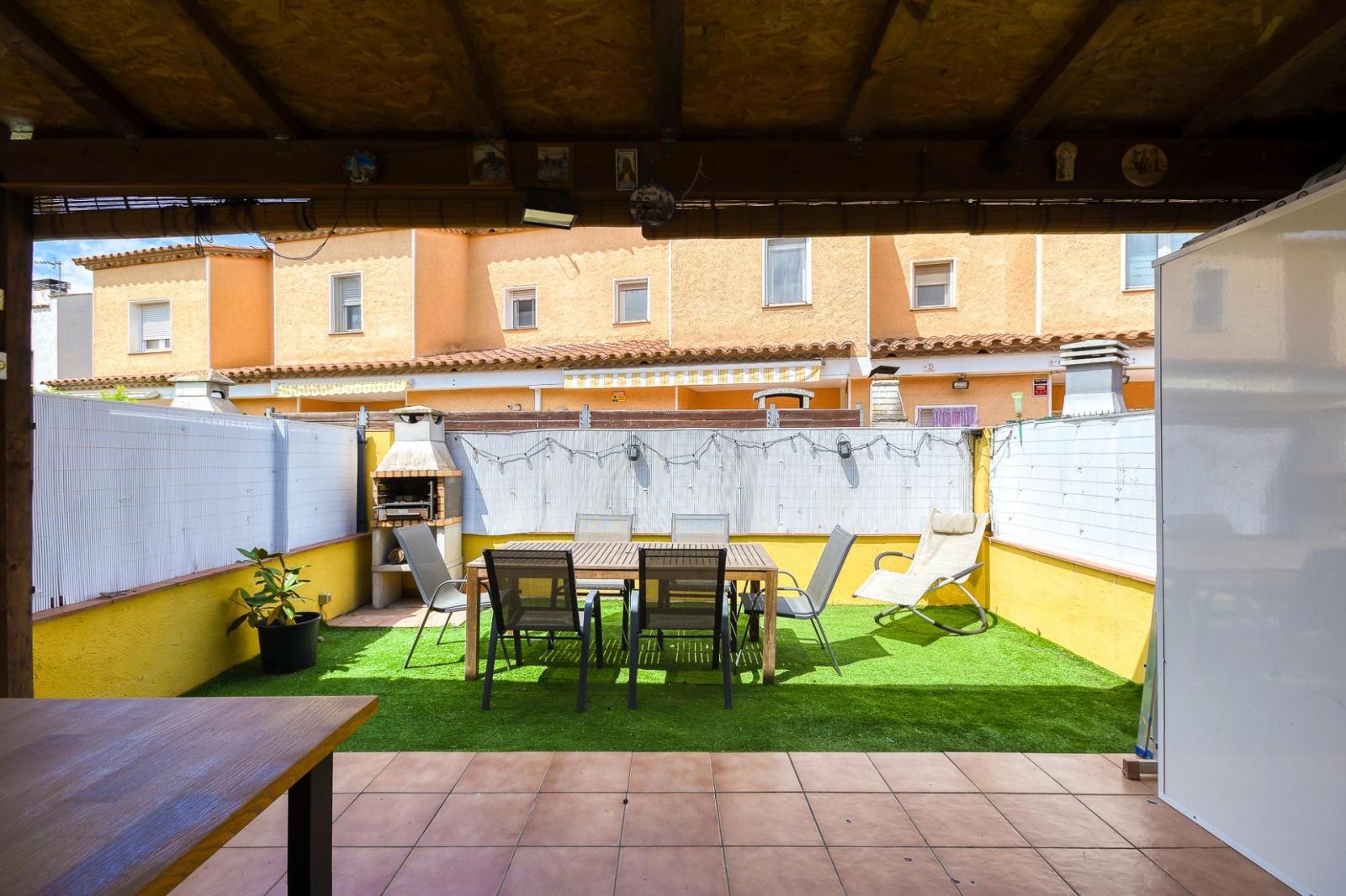 Adosado en Venta en Torroella de Fluvià