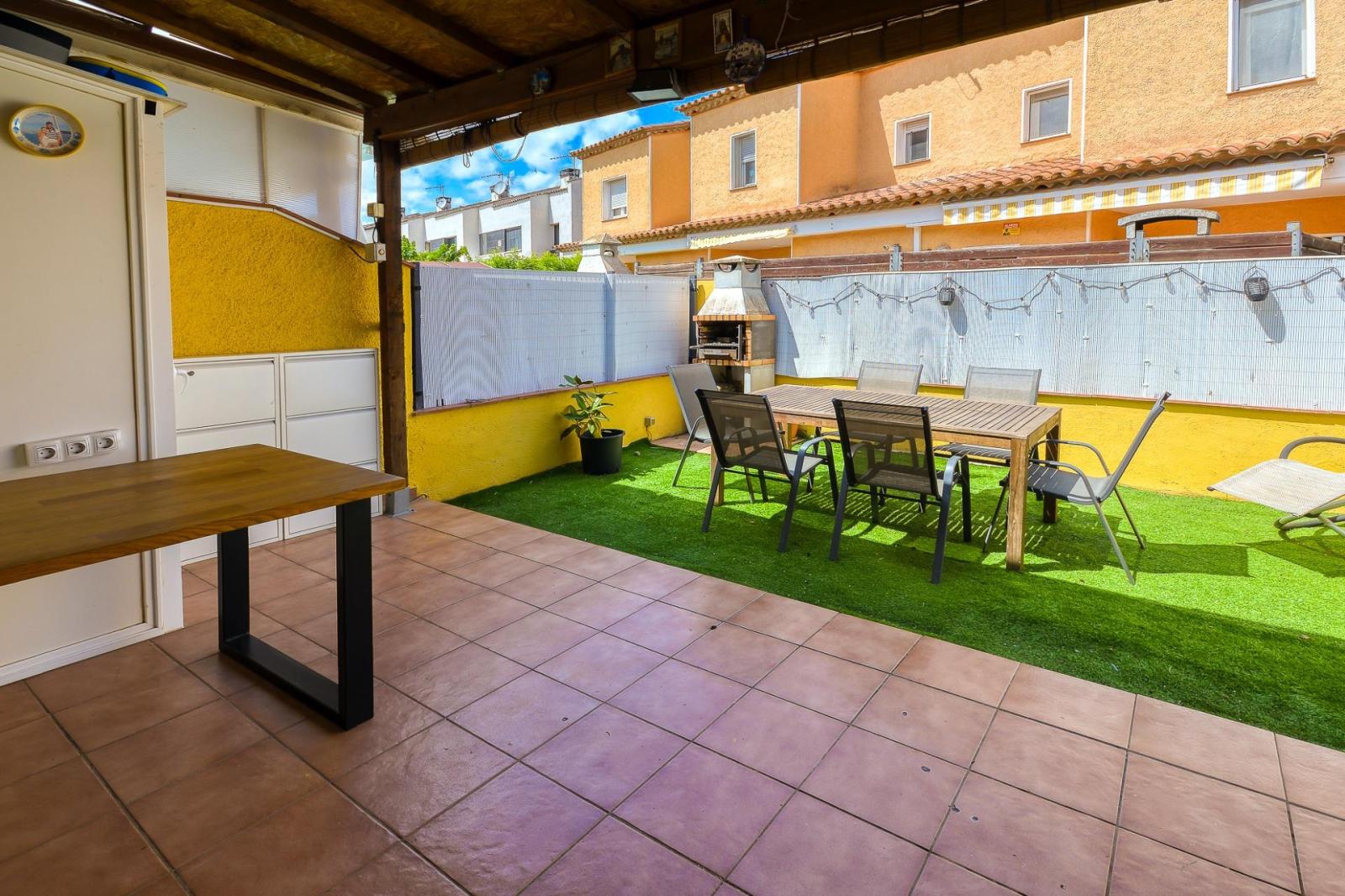 Adosado en Venta en Torroella de Fluvià