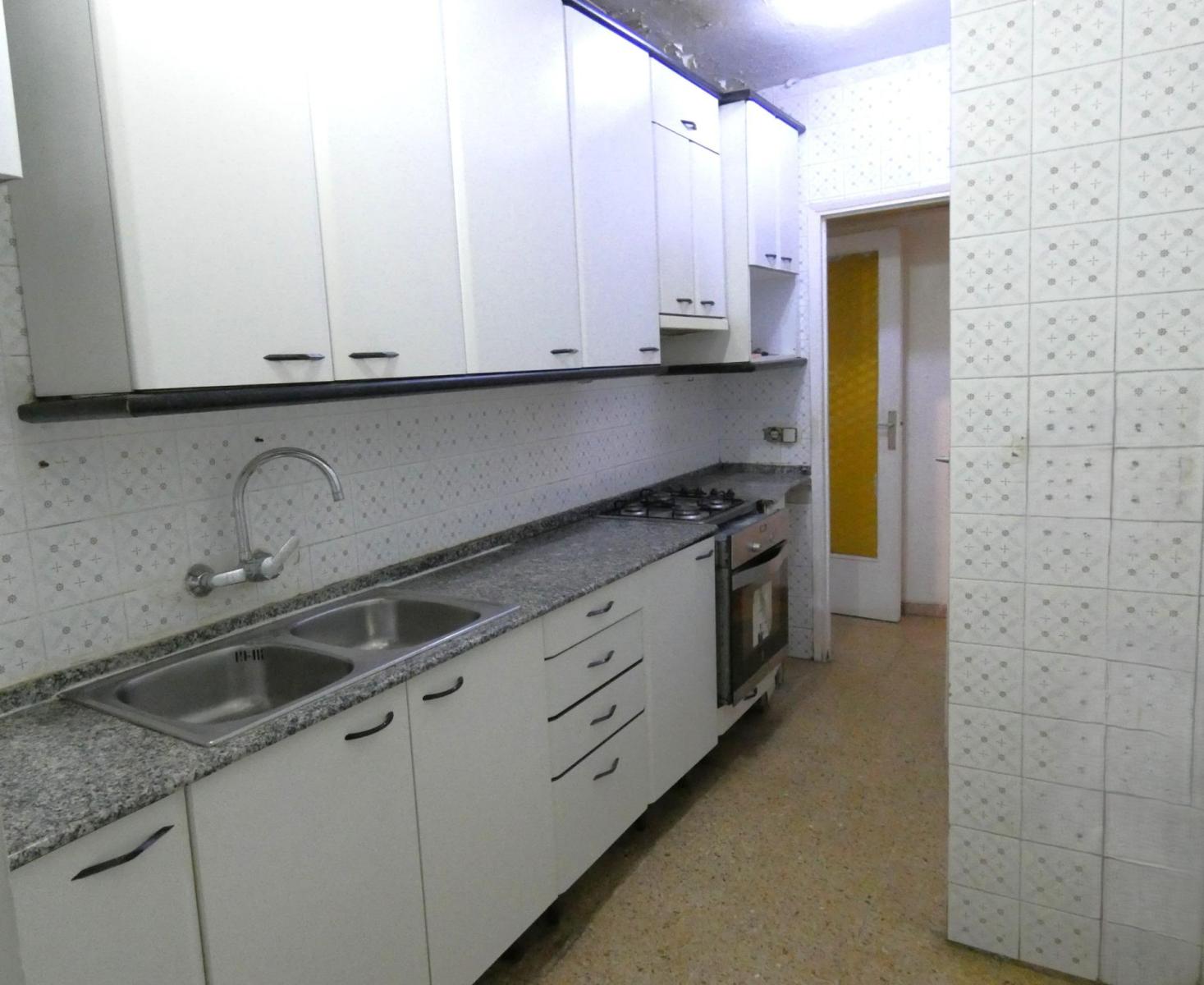 Flat for Sale in L' Hospitalet de Llobregat