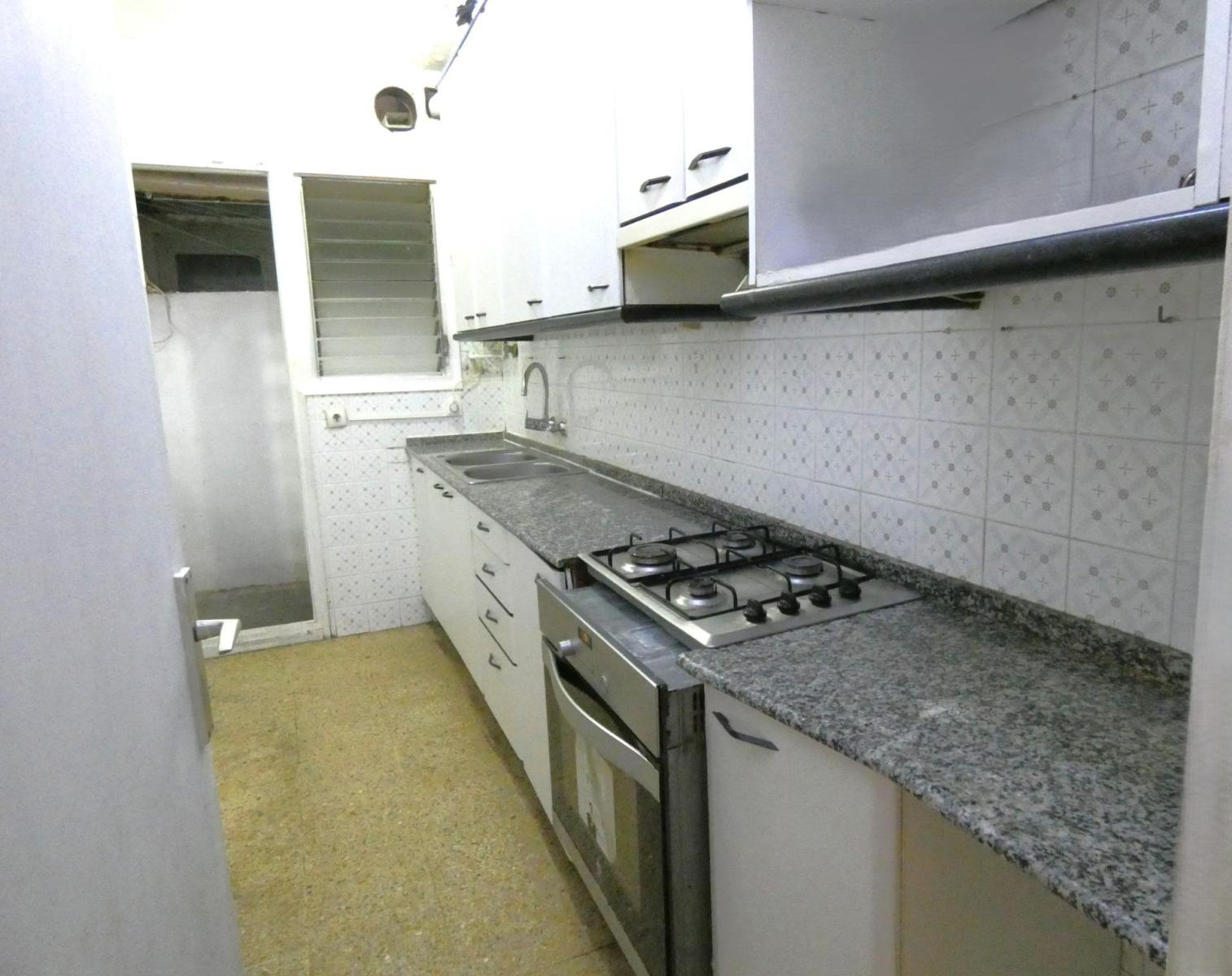 Flat for Sale in L' Hospitalet de Llobregat