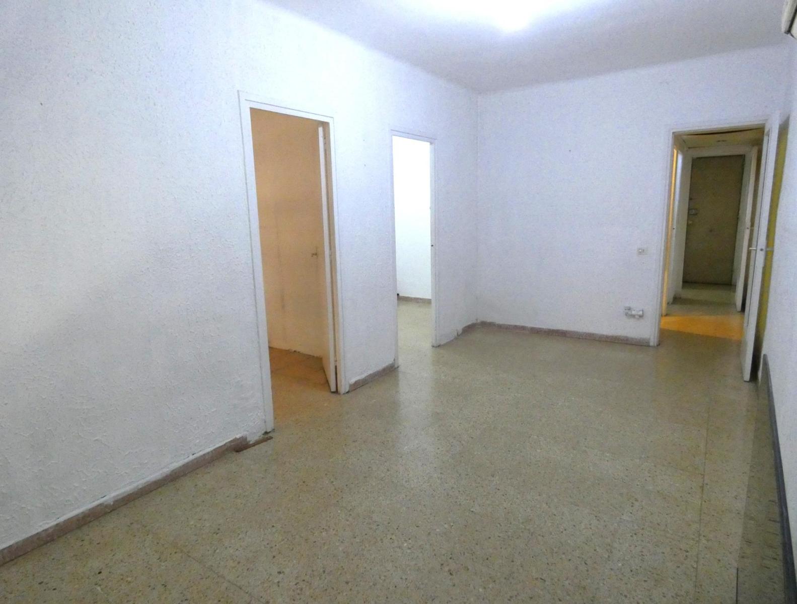 Flat for Sale in L' Hospitalet de Llobregat