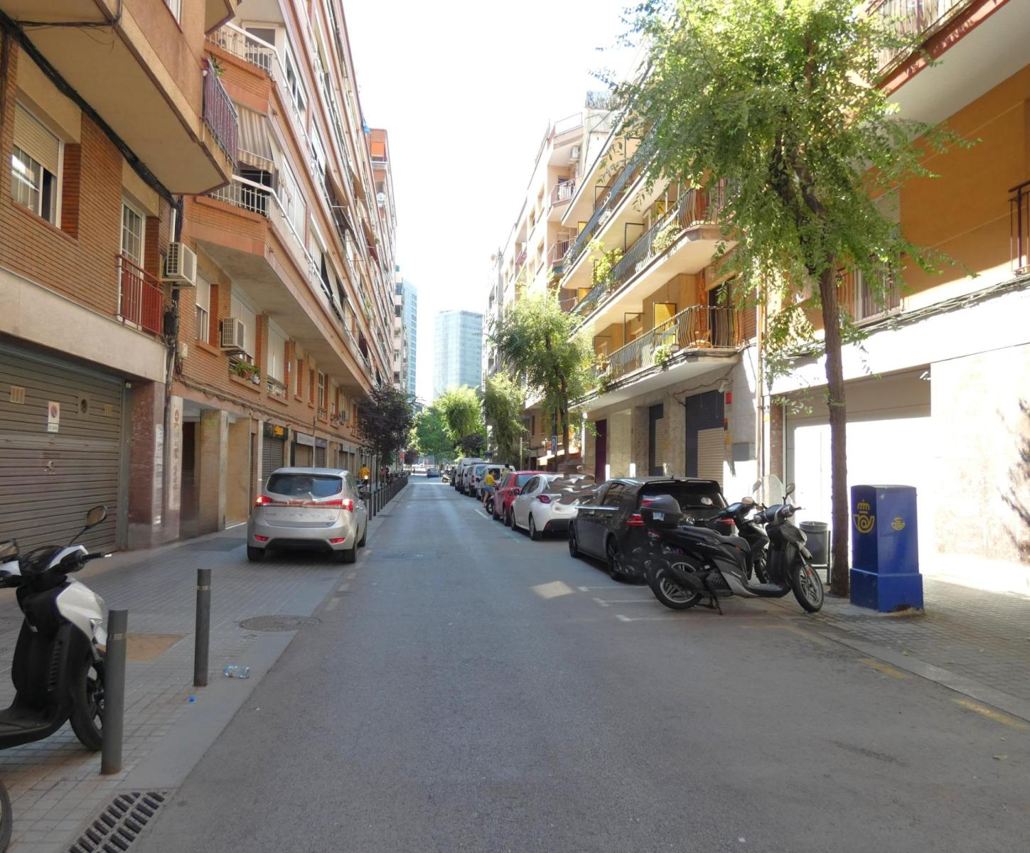 Flat for Sale in L' Hospitalet de Llobregat