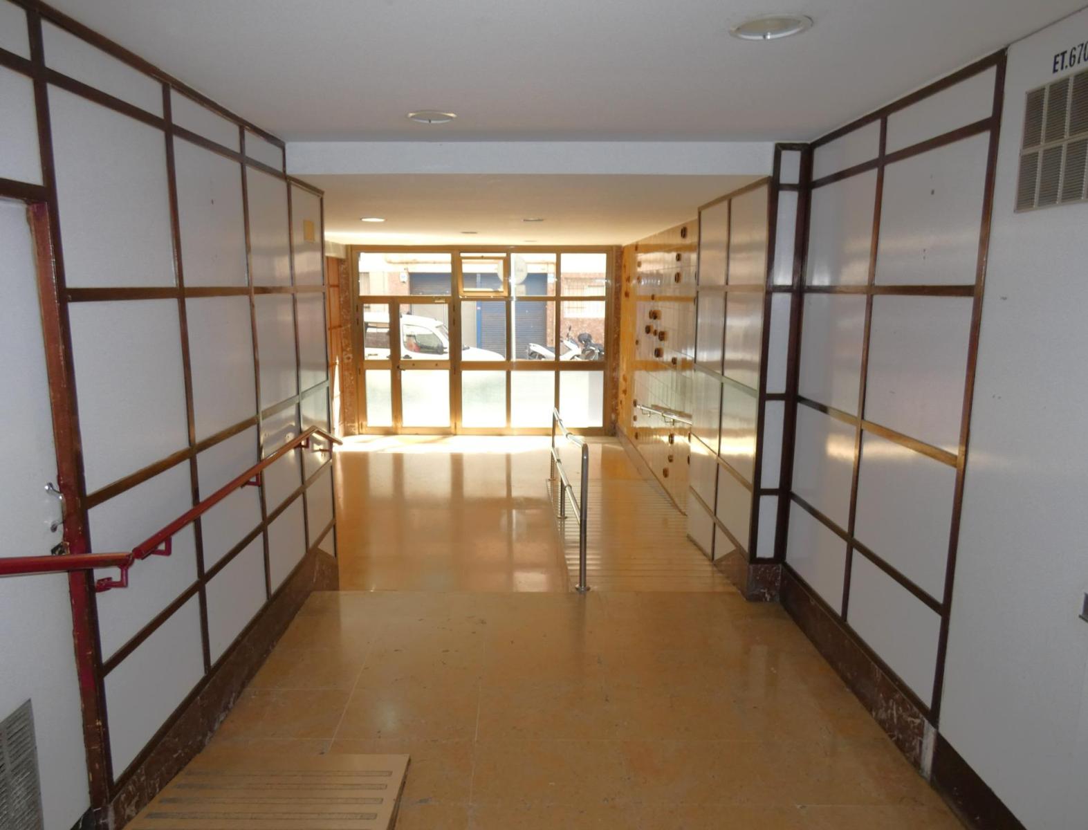 Flat for Sale in L' Hospitalet de Llobregat