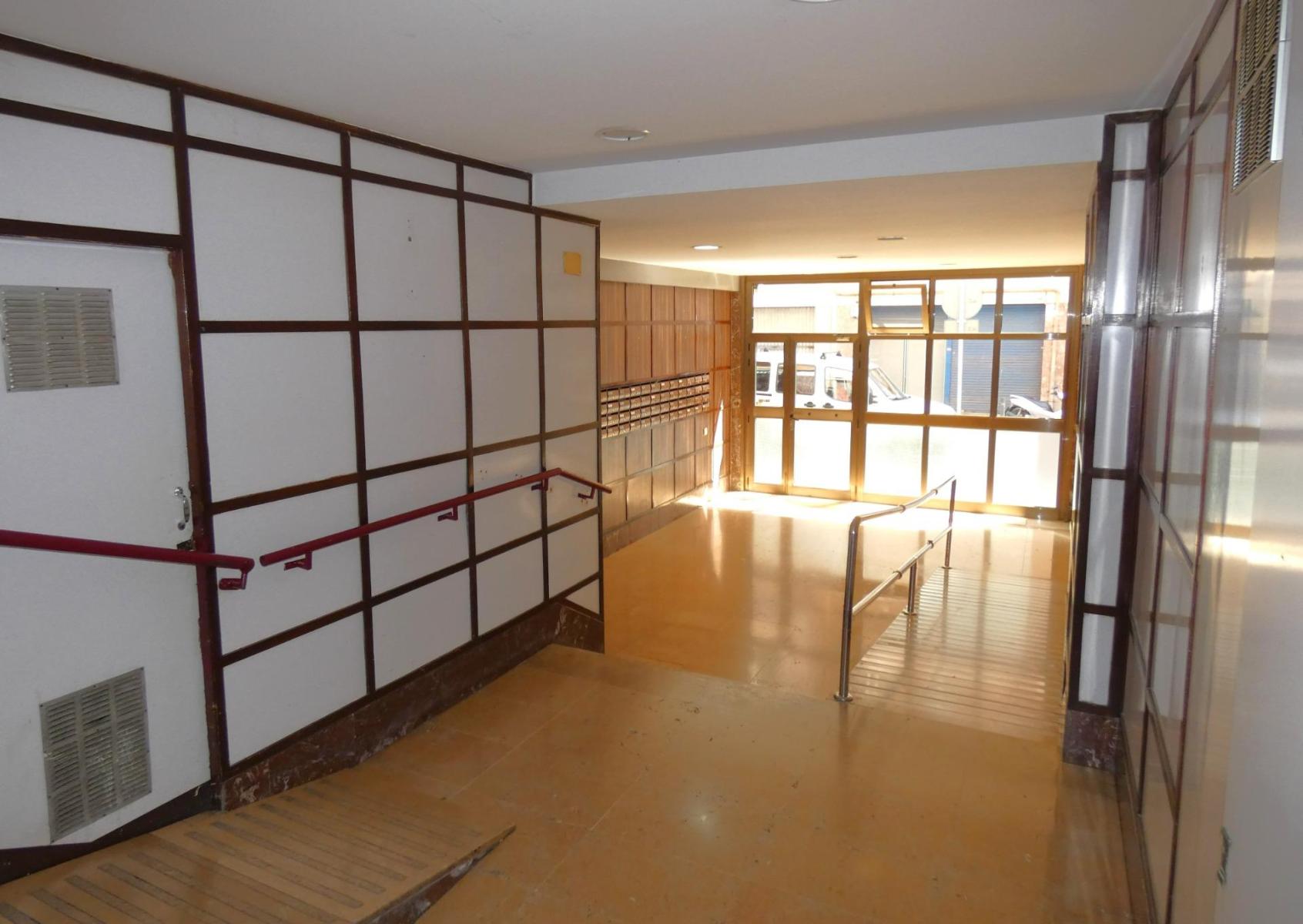 Flat for Sale in L' Hospitalet de Llobregat
