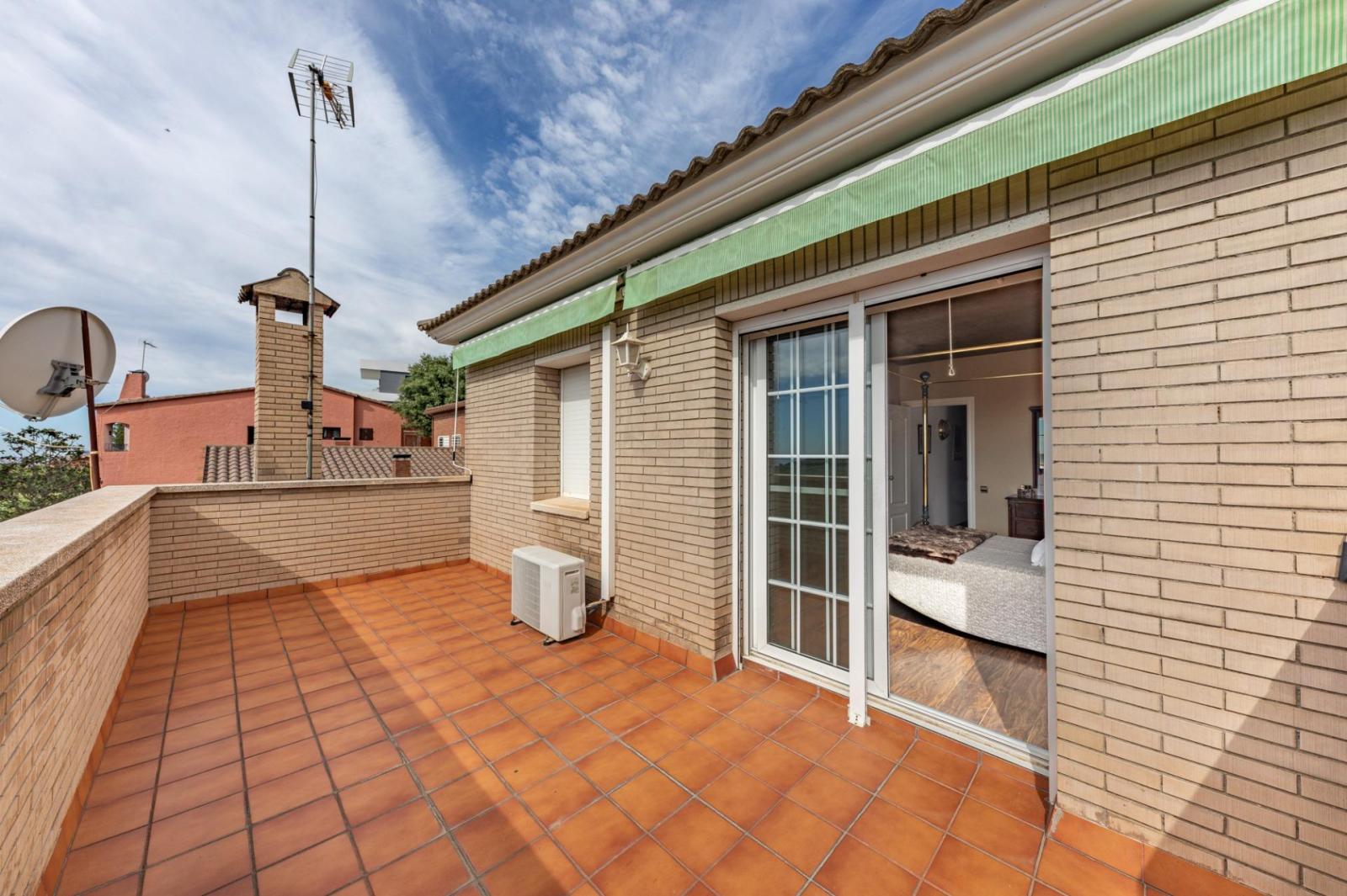 Chalet for Sale in Badalona