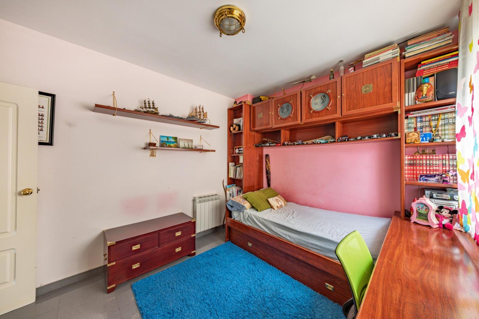 Chalet for Sale in Badalona