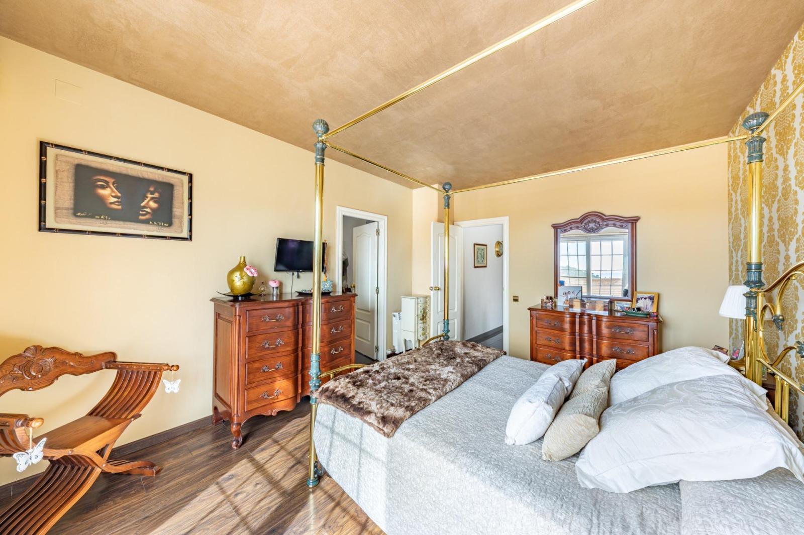 Chalet for Sale in Badalona