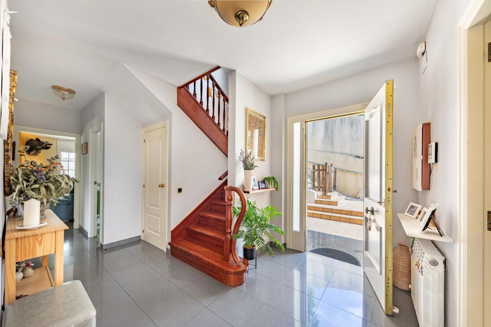 Chalet for Sale in Badalona