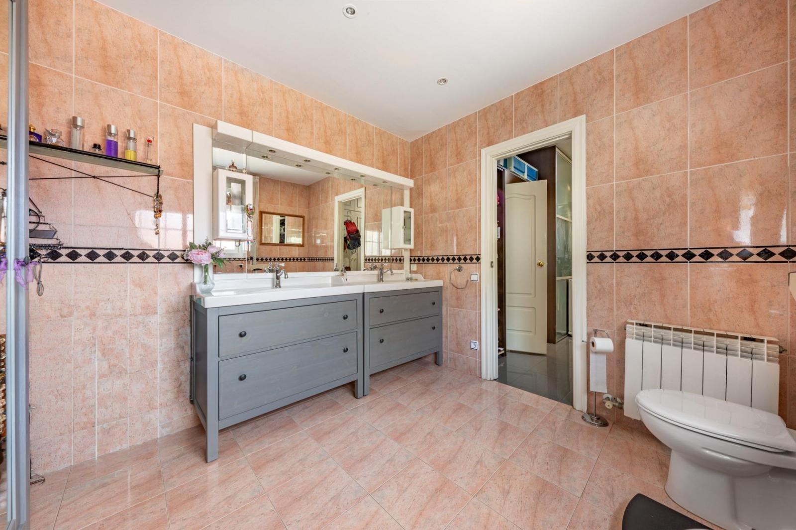 Chalet for Sale in Badalona