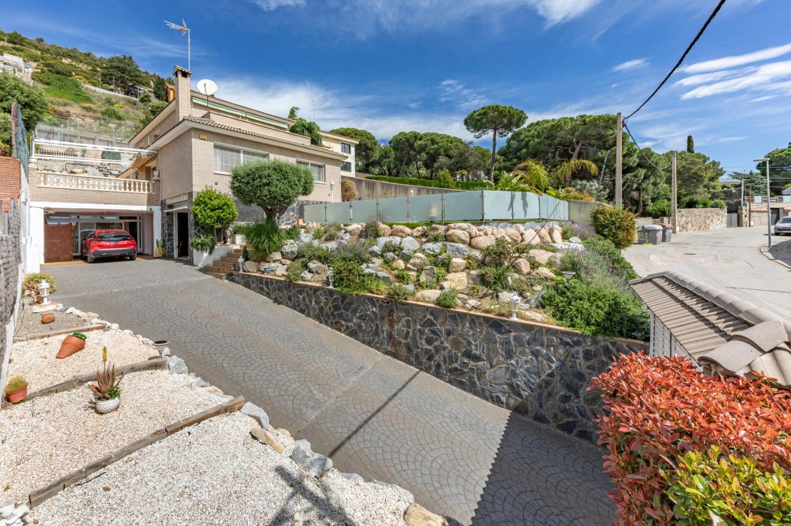 Chalet for Sale in Badalona