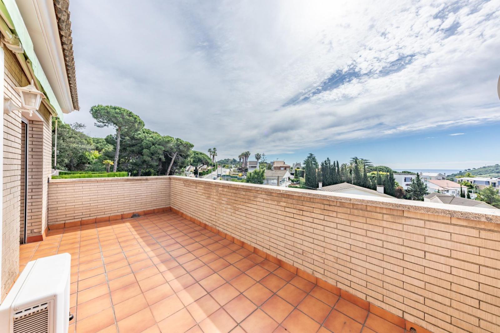 Chalet for Sale in Badalona