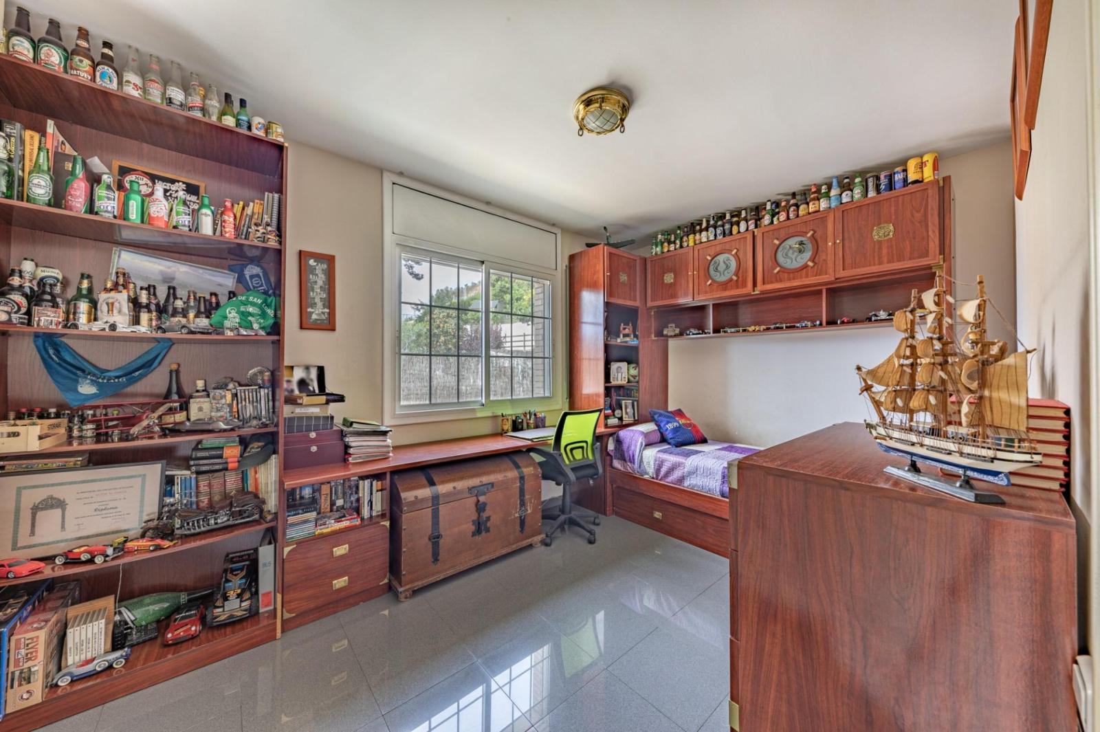 Chalet for Sale in Badalona
