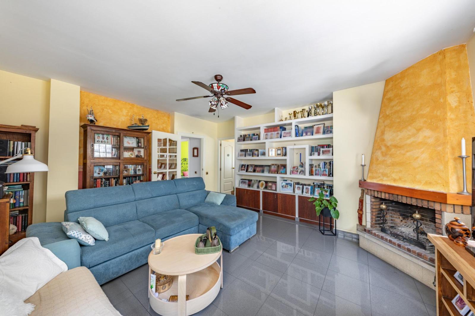 Chalet for Sale in Badalona
