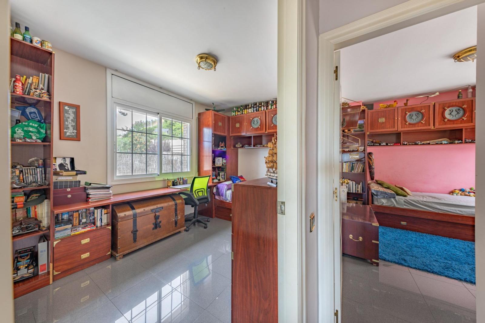 Chalet for Sale in Badalona